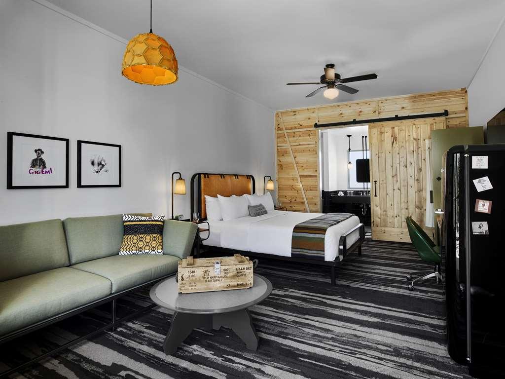 Cavalry Court, By Valencia Hotel Collection College Station Værelse billede