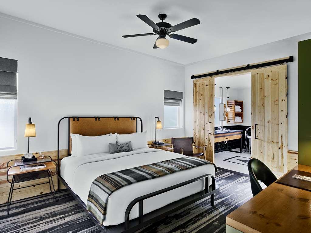 Cavalry Court, By Valencia Hotel Collection College Station Værelse billede