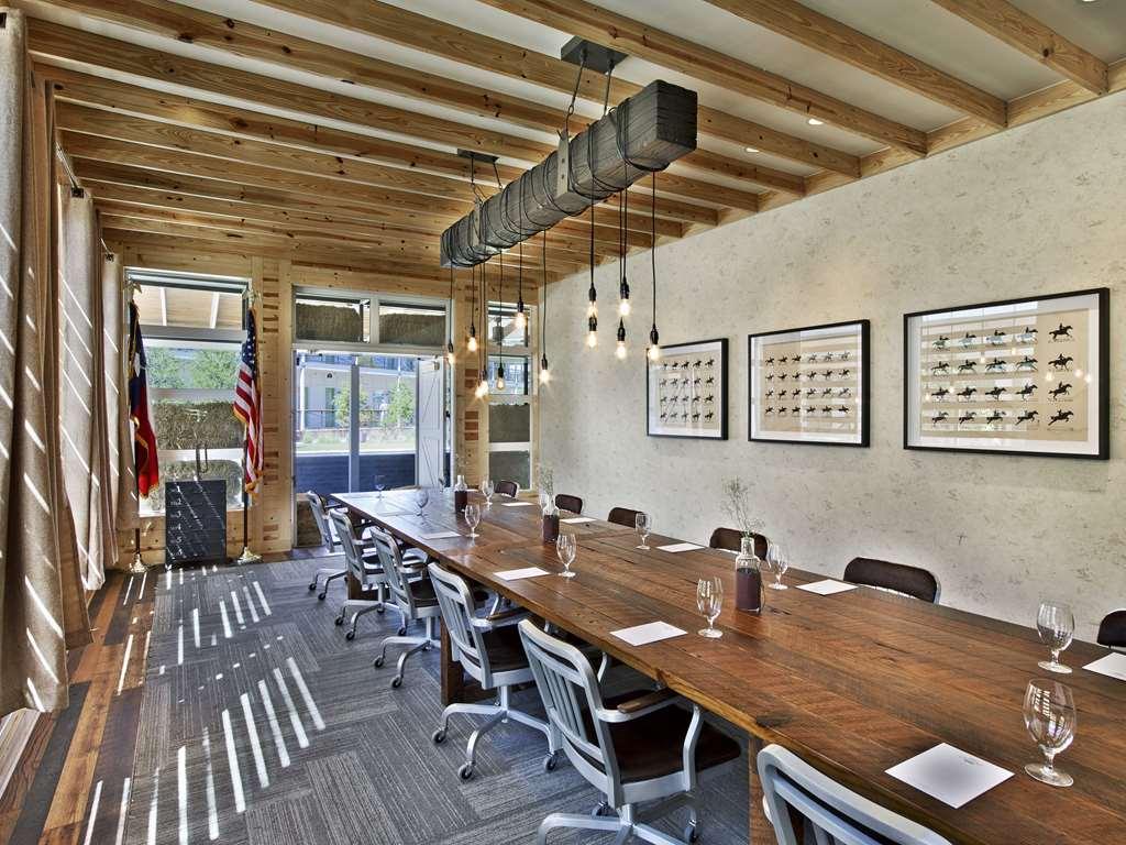 Cavalry Court, By Valencia Hotel Collection College Station Faciliteter billede