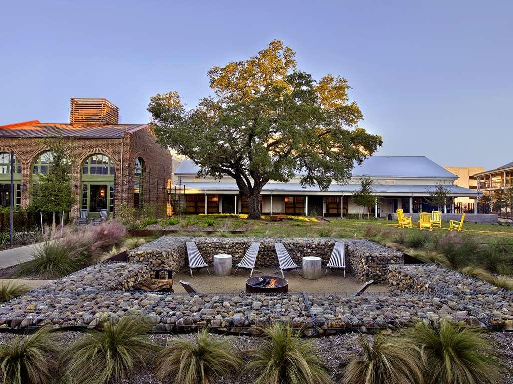 Cavalry Court, By Valencia Hotel Collection College Station Faciliteter billede