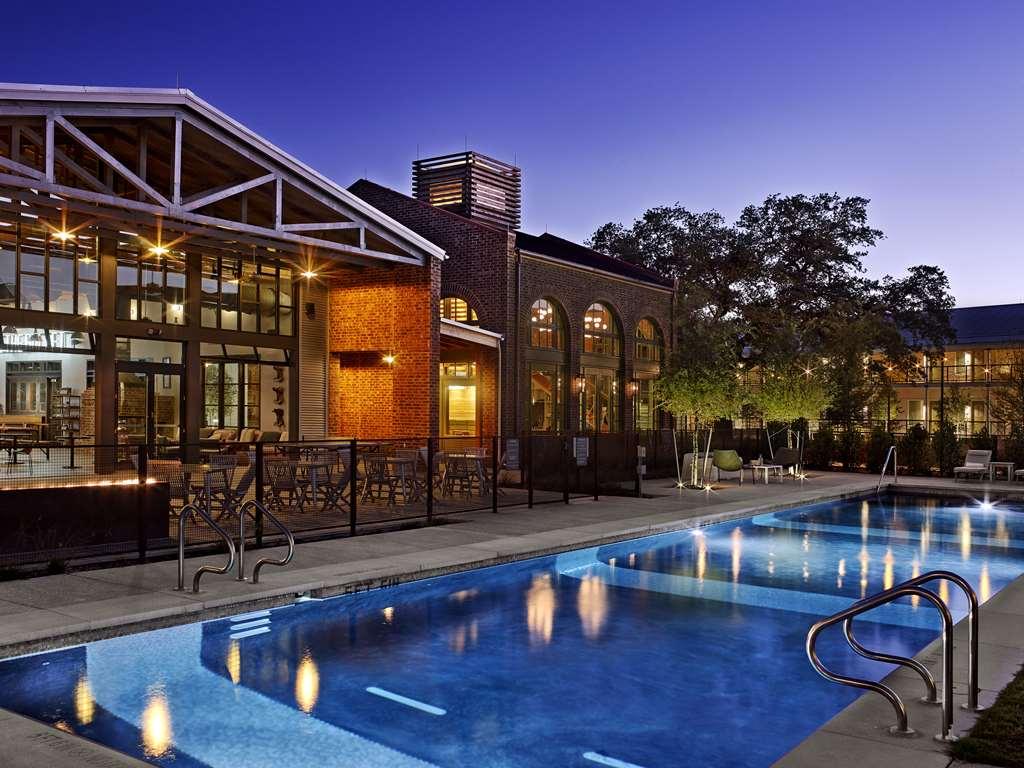 Cavalry Court, By Valencia Hotel Collection College Station Faciliteter billede