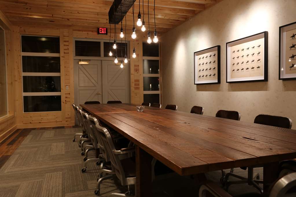 Cavalry Court, By Valencia Hotel Collection College Station Faciliteter billede