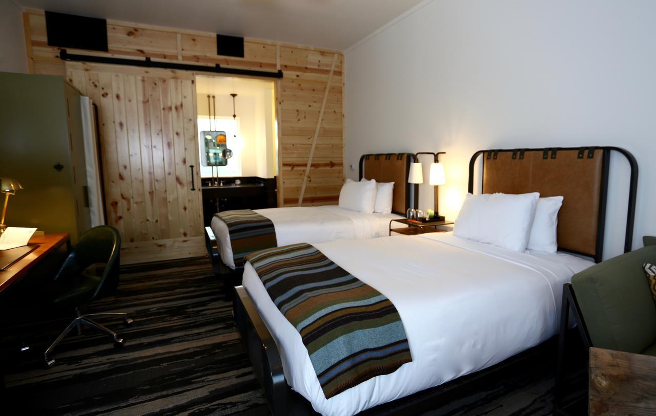 Cavalry Court, By Valencia Hotel Collection College Station Eksteriør billede