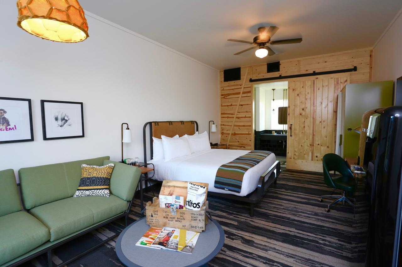 Cavalry Court, By Valencia Hotel Collection College Station Eksteriør billede
