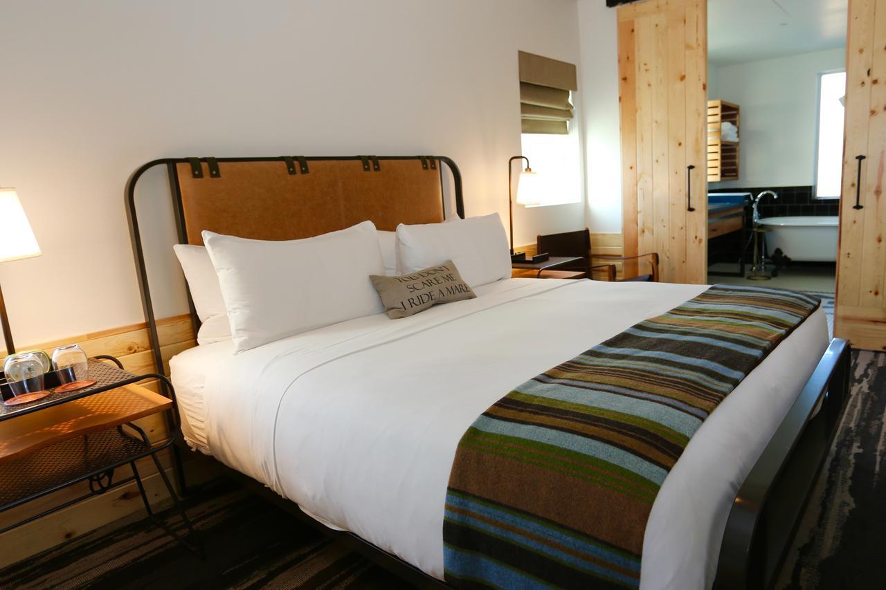 Cavalry Court, By Valencia Hotel Collection College Station Eksteriør billede
