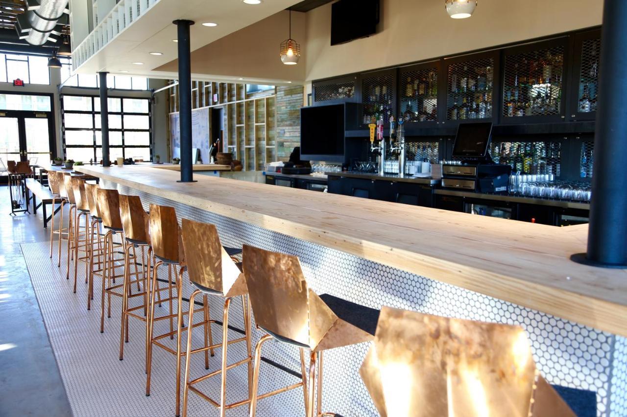 Cavalry Court, By Valencia Hotel Collection College Station Eksteriør billede