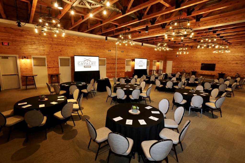 Cavalry Court, By Valencia Hotel Collection College Station Faciliteter billede