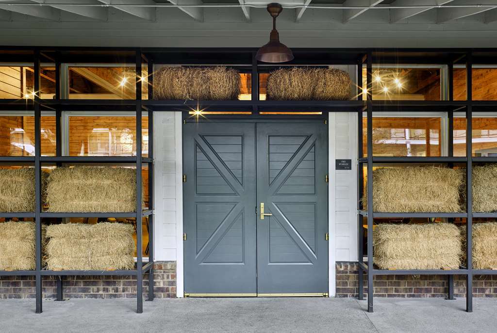 Cavalry Court, By Valencia Hotel Collection College Station Faciliteter billede