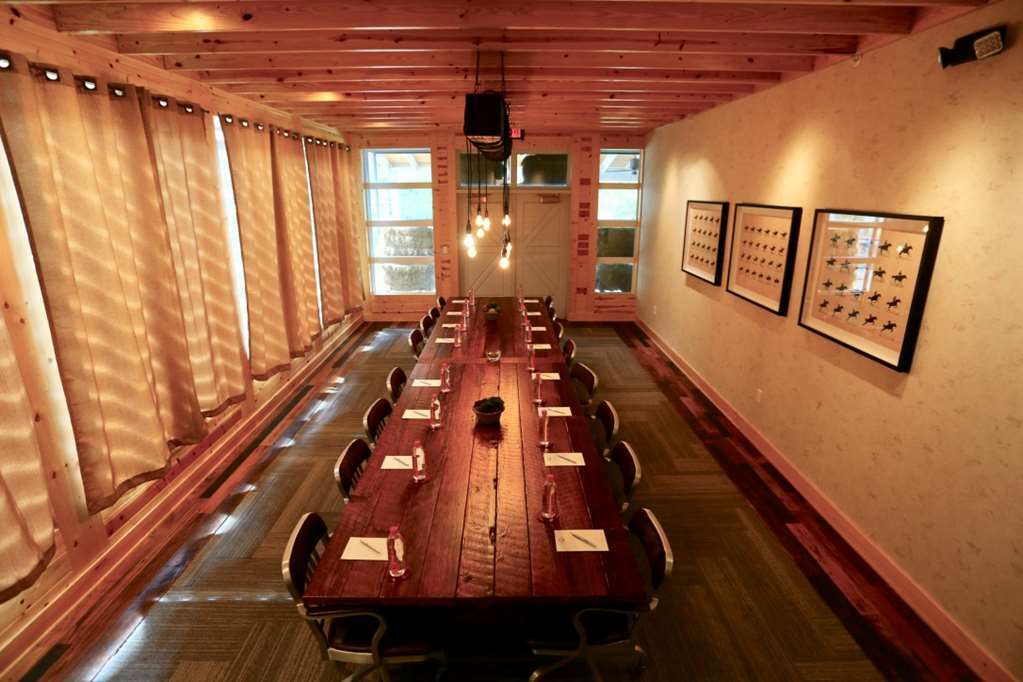 Cavalry Court, By Valencia Hotel Collection College Station Faciliteter billede