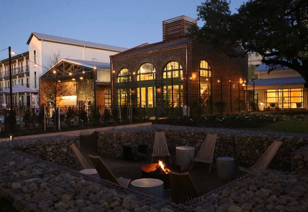 Cavalry Court, By Valencia Hotel Collection College Station Faciliteter billede